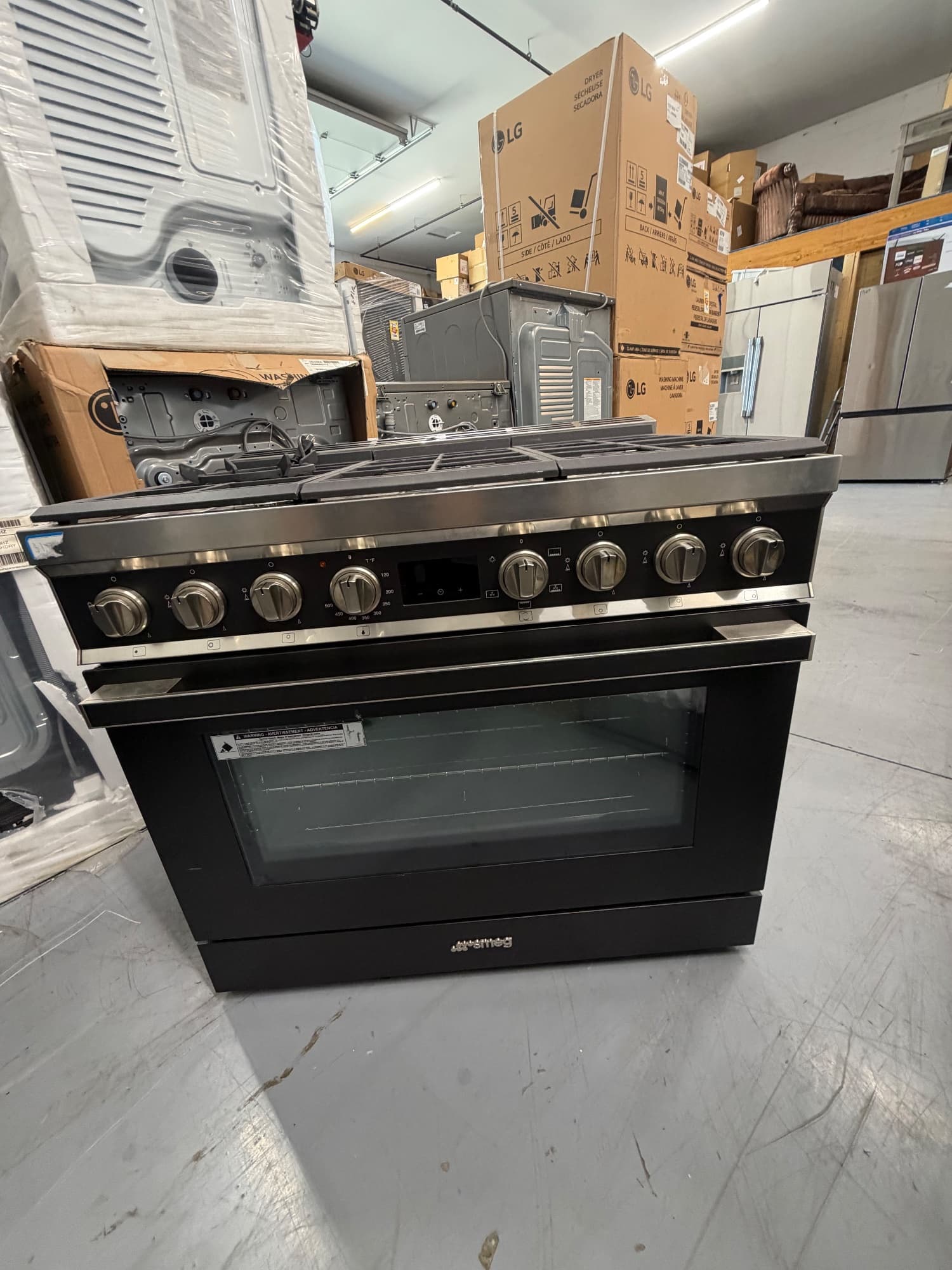 SMEG 36” Professional Gas Range, model SPR36UGGAN