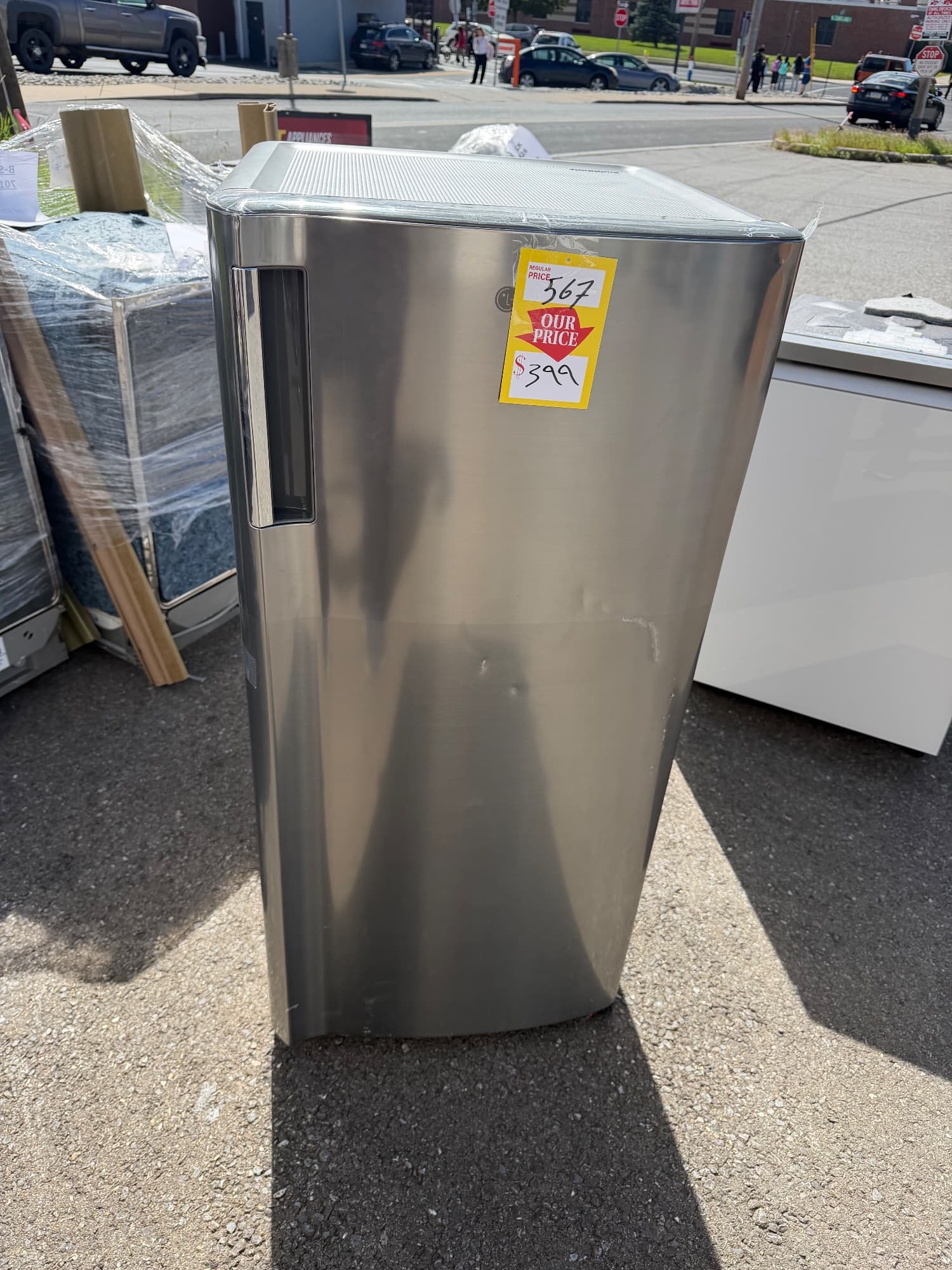 LG LG 6.0 cu. ft. Single Door Refrigerator with Inverter Compressor and Pocket Handle in Platinum Silve, model LRONC0605V