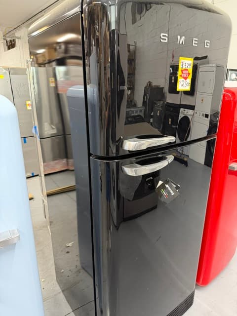 smeg 19.3 cu.ft, model fab50urbl3