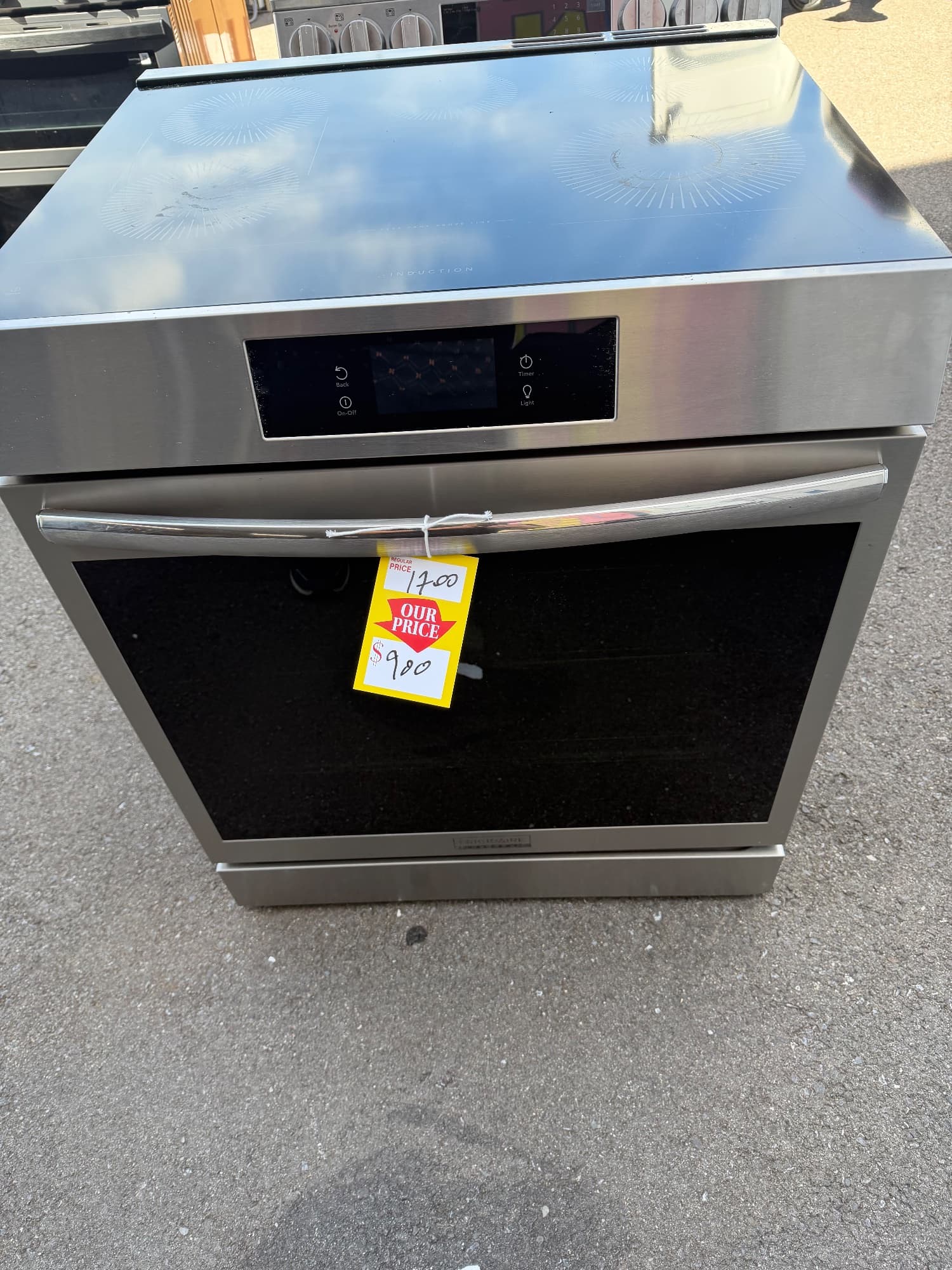 Frigidaire Frigidaire Gallery 30" Front Control Slide-In Induction Range, model GCFI3060BF